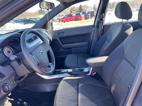 Used 2011 Ford Focus SE image 6