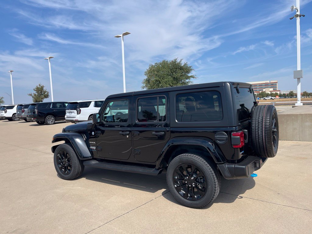 Used 2023 Jeep Wrangler Unlimited Sahara AWD/4WD image 3