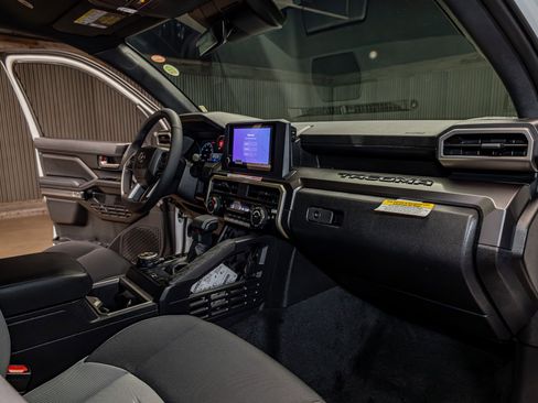 Used 2026 Toyota Tacoma 4x4 Double Cab image 19