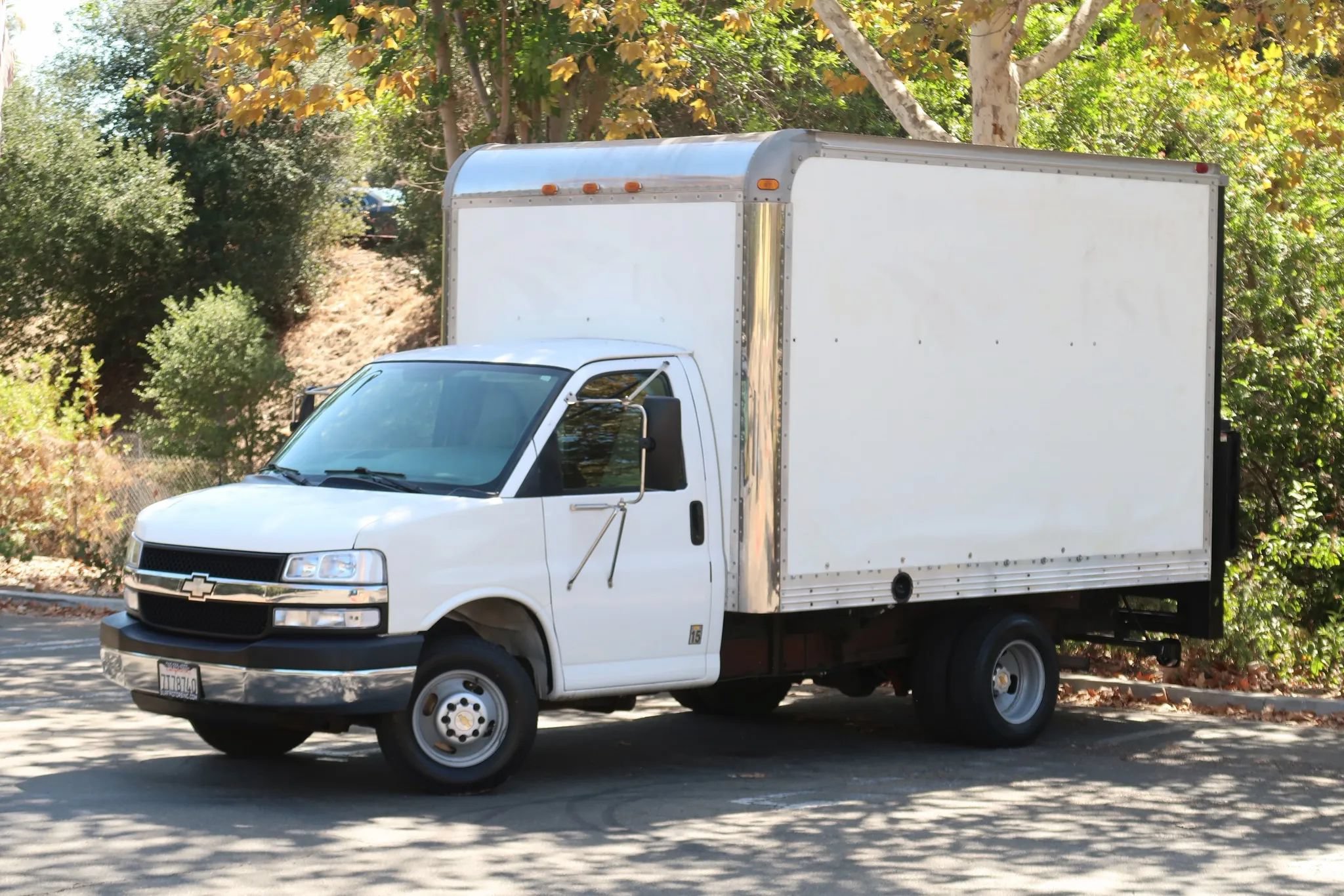 Used 2004 Chevrolet Express 3500 w/ Chrome Appearance Package RWD image 4