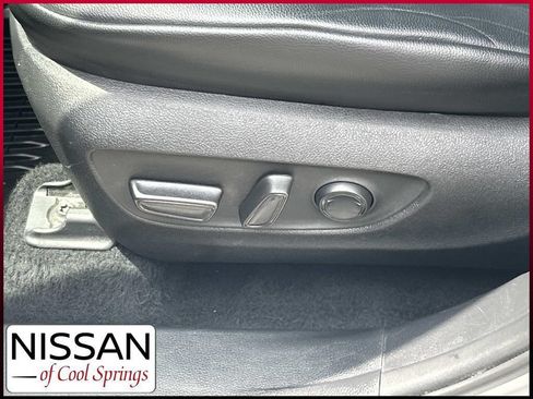 Used 2021 Toyota Highlander XLE FWD image 18