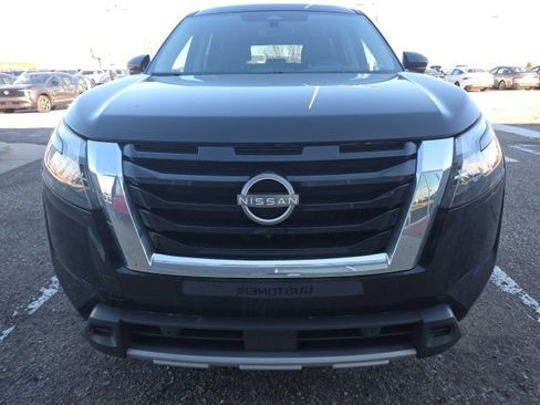 Certified 2025 Nissan Pathfinder SL image 2