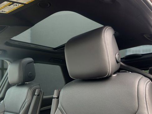 New 2026 Land Rover Discovery Limited Edition image 18