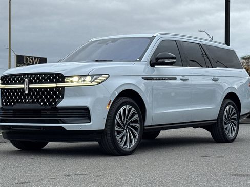 Used 2025 Lincoln Navigator L Black Label image 8