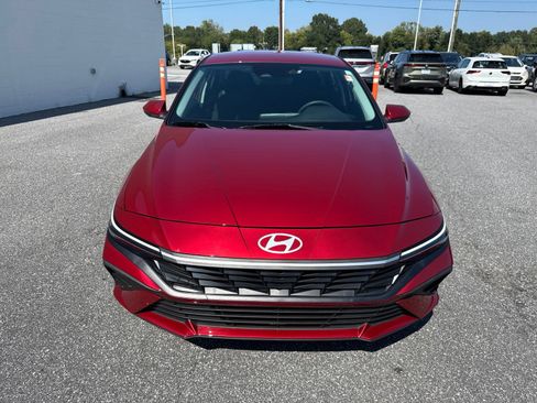 Used 2024 Hyundai Elantra Blue FWD image 2