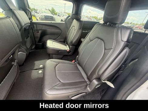 New 2026 Chrysler Pacifica Select image 23