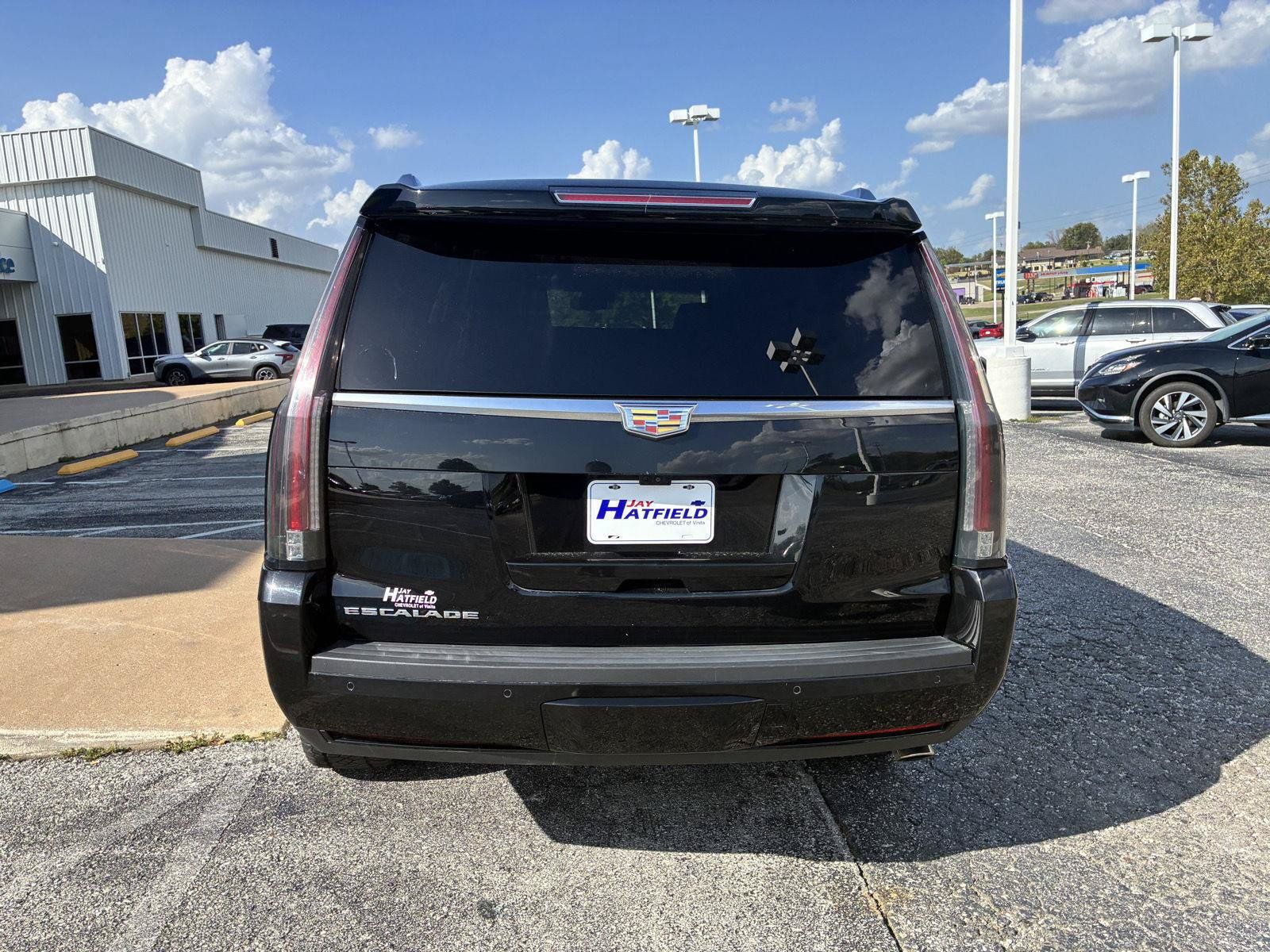 Used 2017 Cadillac Escalade Premium Luxury AWD/4WD image 7