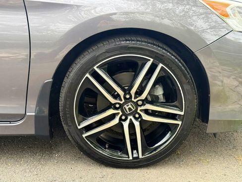 Used 2017 Honda Accord Sport image 19