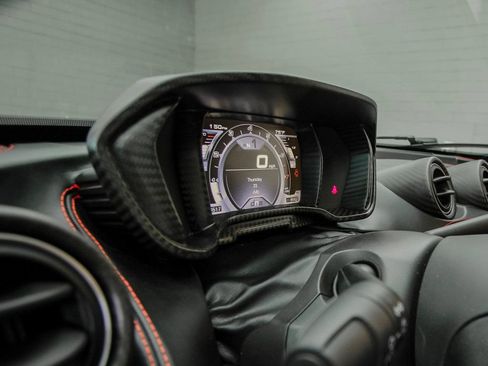 Used 2018 Alfa Romeo 4C Coupe w/ Coupe Track Package 1 RWD image 29