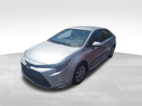Used 2024 Toyota Corolla LE image 2