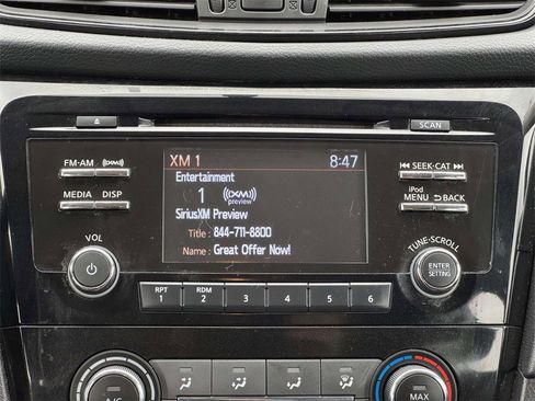 Used 2017 Nissan Rogue S image 3