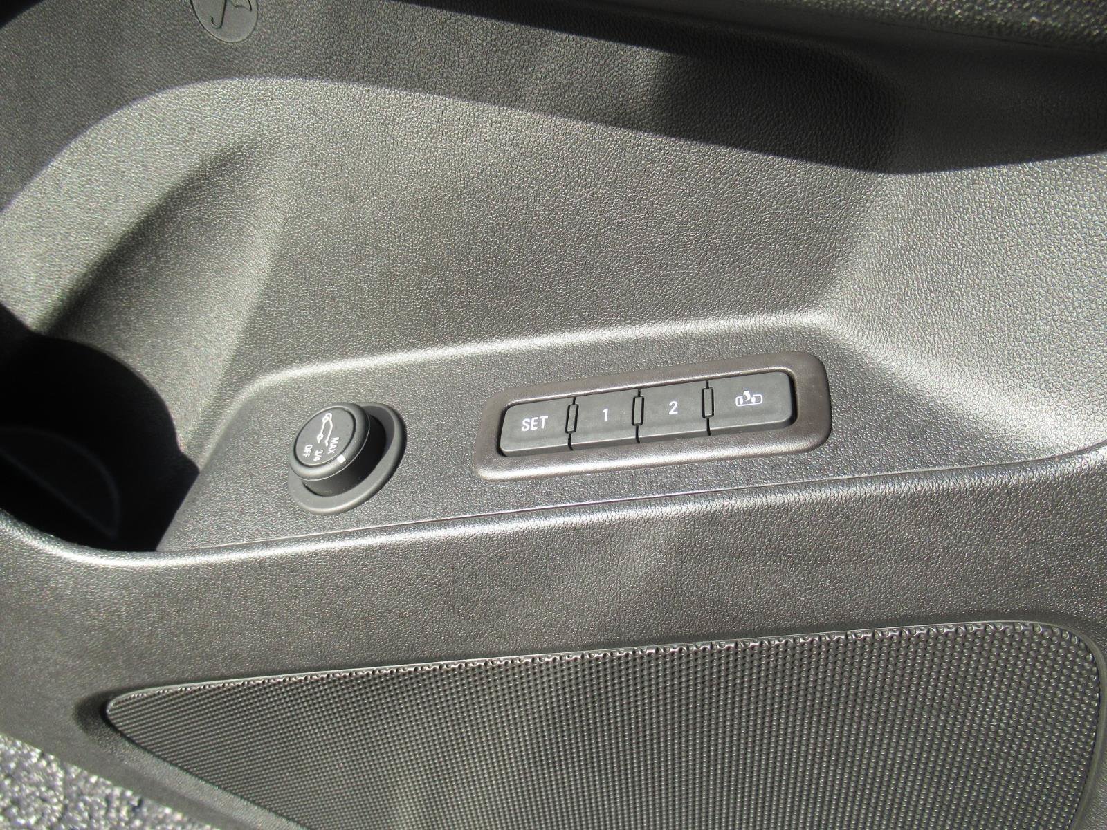 Used 2019 Chevrolet Equinox Premier FWD image 22