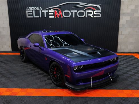 Used 2016 Dodge Challenger SRT Hellcat RWD image 3