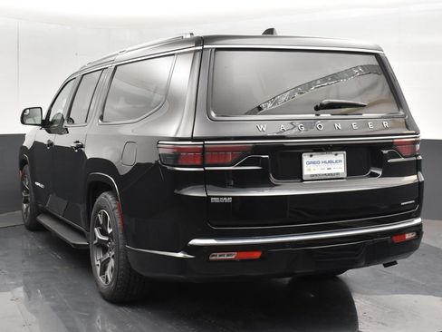 Used 2024 Jeep Wagoneer L Series III w/ Flexible Seating Group AWD/4WD image 3