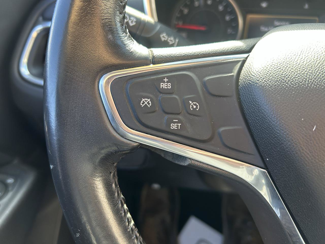 Used 2019 Chevrolet Equinox LT w/ Sun & Navigation Package AWD/4WD image 18