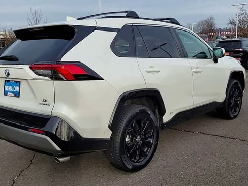Used 2022 Toyota RAV4 SE image 8