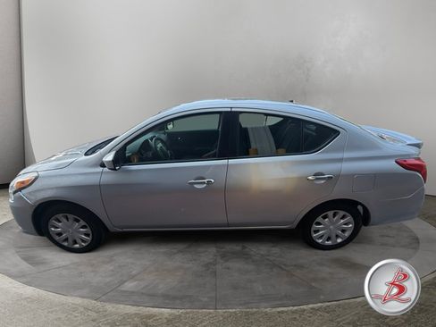 Used 2019 Nissan Versa SV FWD image 4