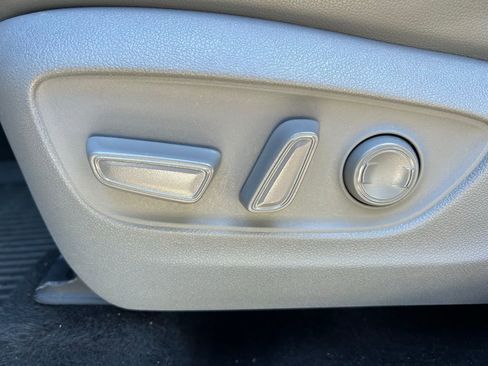 Used 2022 Toyota Highlander Limited image 17