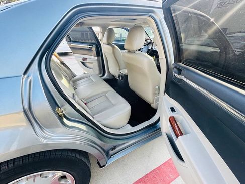 Used 2006 Chrysler 300 Touring RWD image 18