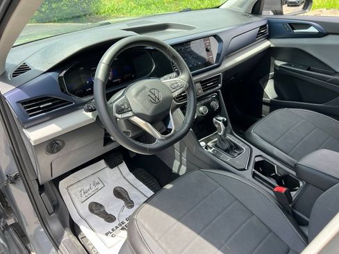 Certified 2023 Volkswagen Taos SE FWD image 15