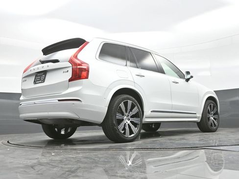 Used 2023 Volvo XC90 B6 Ultimate w/ Lounge Package image 28