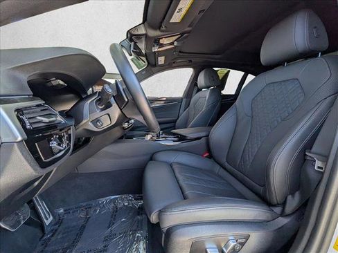 Used 2023 BMW 530e w/ M Sport Package image 17