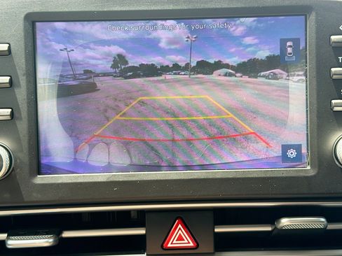 Used 2022 Hyundai Elantra SEL FWD image 28