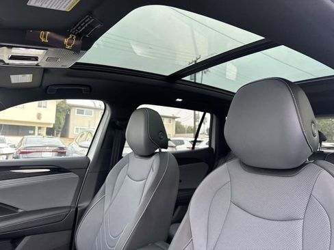 New 2026 Volkswagen Tiguan SE R-Line FWD image 15