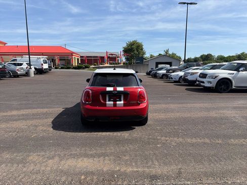 Used 2016 MINI Cooper 4-Door Hardtop FWD image 4