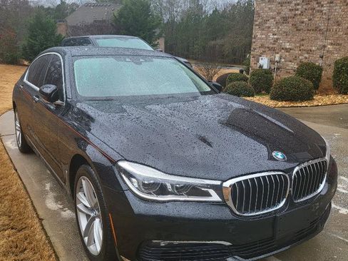 Used 2017 BMW 750i xDrive image 3