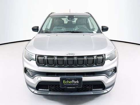 Used 2022 Jeep Compass Latitude w/ Convenience Group AWD/4WD image 2