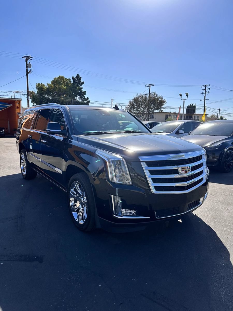 Used 2020 Cadillac Escalade ESV Premium Luxury AWD/4WD image 3