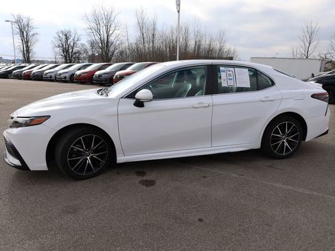 Used 2022 Toyota Camry SE image 9
