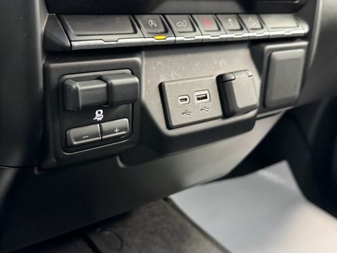 Used 2020 Chevrolet Silverado 1500 LT w/ All-Star Edition image 26