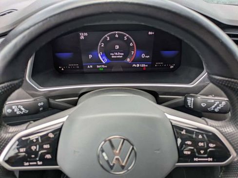 Certified 2022 Volkswagen Tiguan SE R-Line FWD image 29