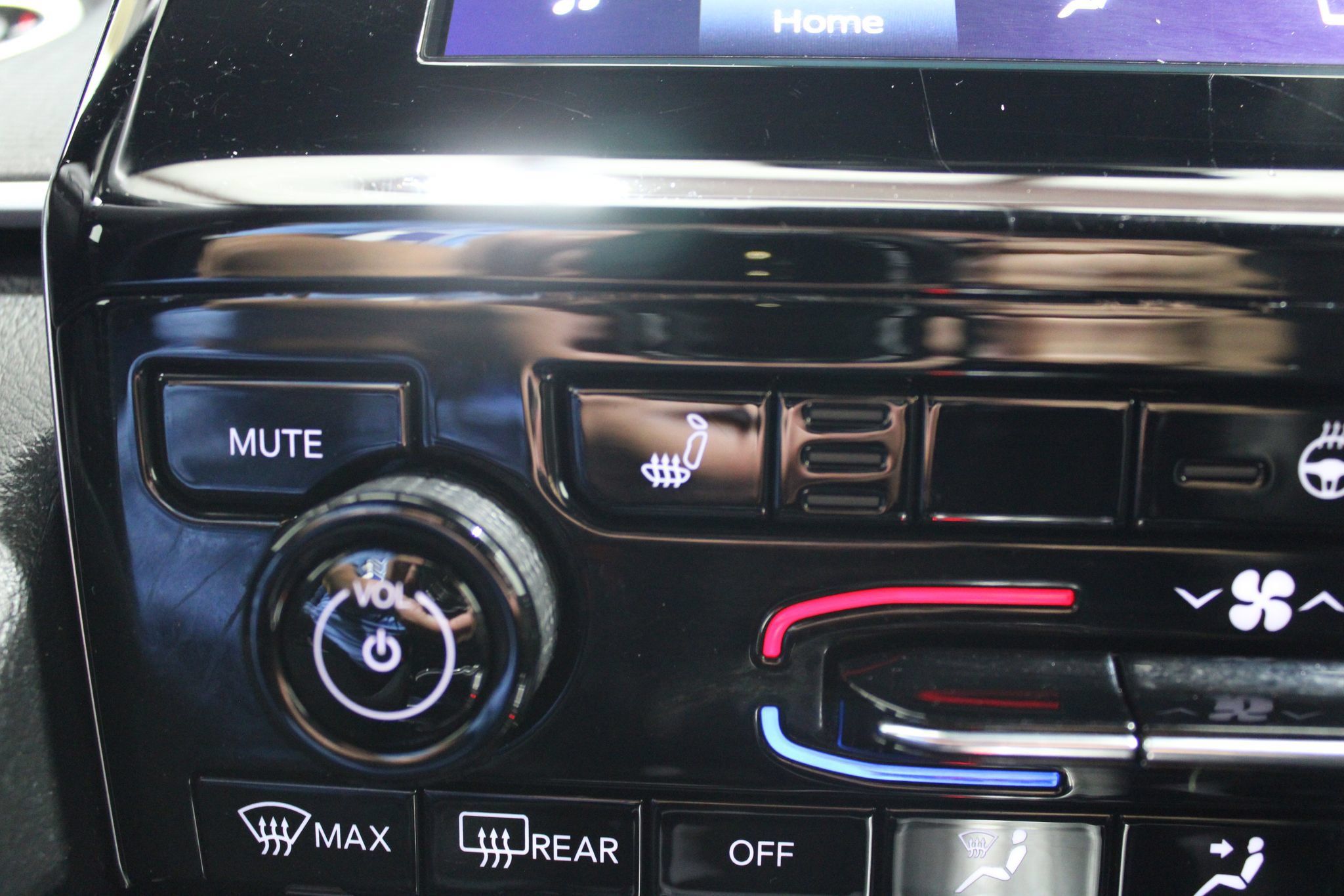 Used 2023 Jeep Grand Cherokee L Laredo AWD/4WD image 40