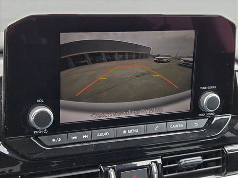 Used 2025 Nissan Pathfinder SV AWD/4WD image 12