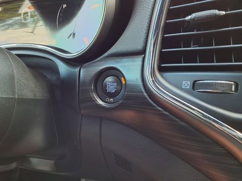 Used 2019 Jeep Grand Cherokee Laredo image 34