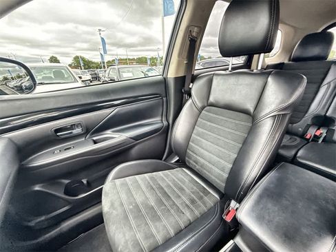 Used 2020 Mitsubishi Outlander SE image 20