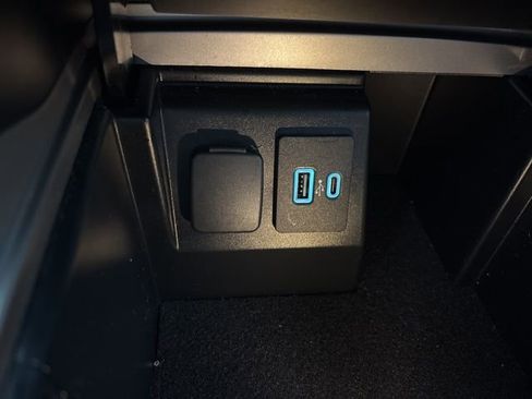 Used 2021 Ford Explorer XLT w/ Equipment Group 202A image 28