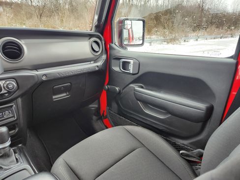 Used 2022 Jeep Wrangler Unlimited Sport image 24