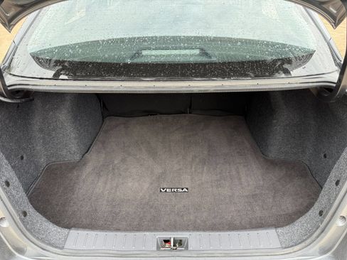 Used 2025 Nissan Versa SV FWD image 31