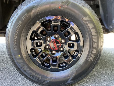 Used 2022 Toyota Tacoma TRD Off-Road AWD/4WD image 41