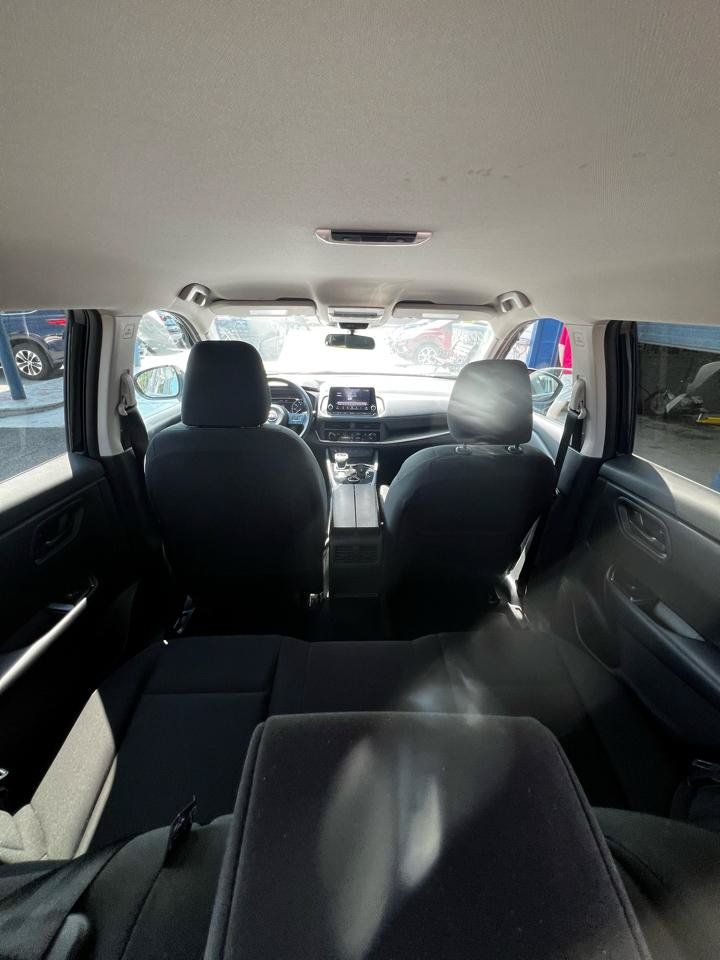 Used 2024 Nissan Rogue S AWD/4WD image 9
