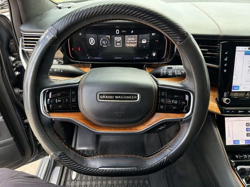 Used 2023 Jeep Grand Wagoneer Series III AWD/4WD image 19