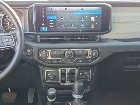Used 2025 Jeep Wrangler Unlimited Sport AWD/4WD image 28