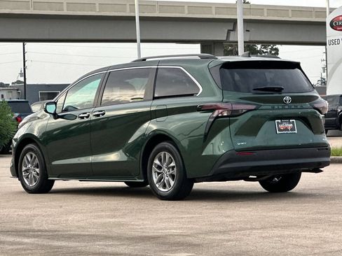 Certified 2026 Toyota Sienna XLE FWD image 4