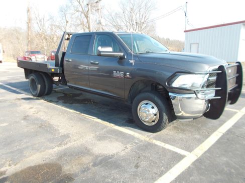 Used 2015 RAM 3500 Tradesman w/ Chrome Appearance Group image 2