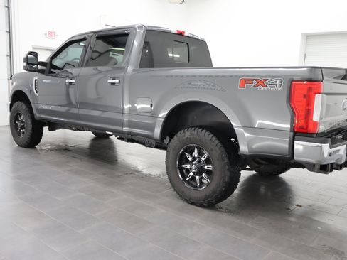 Used 2017 Ford F250 XLT w/ XLT Premium Package AWD/4WD image 7