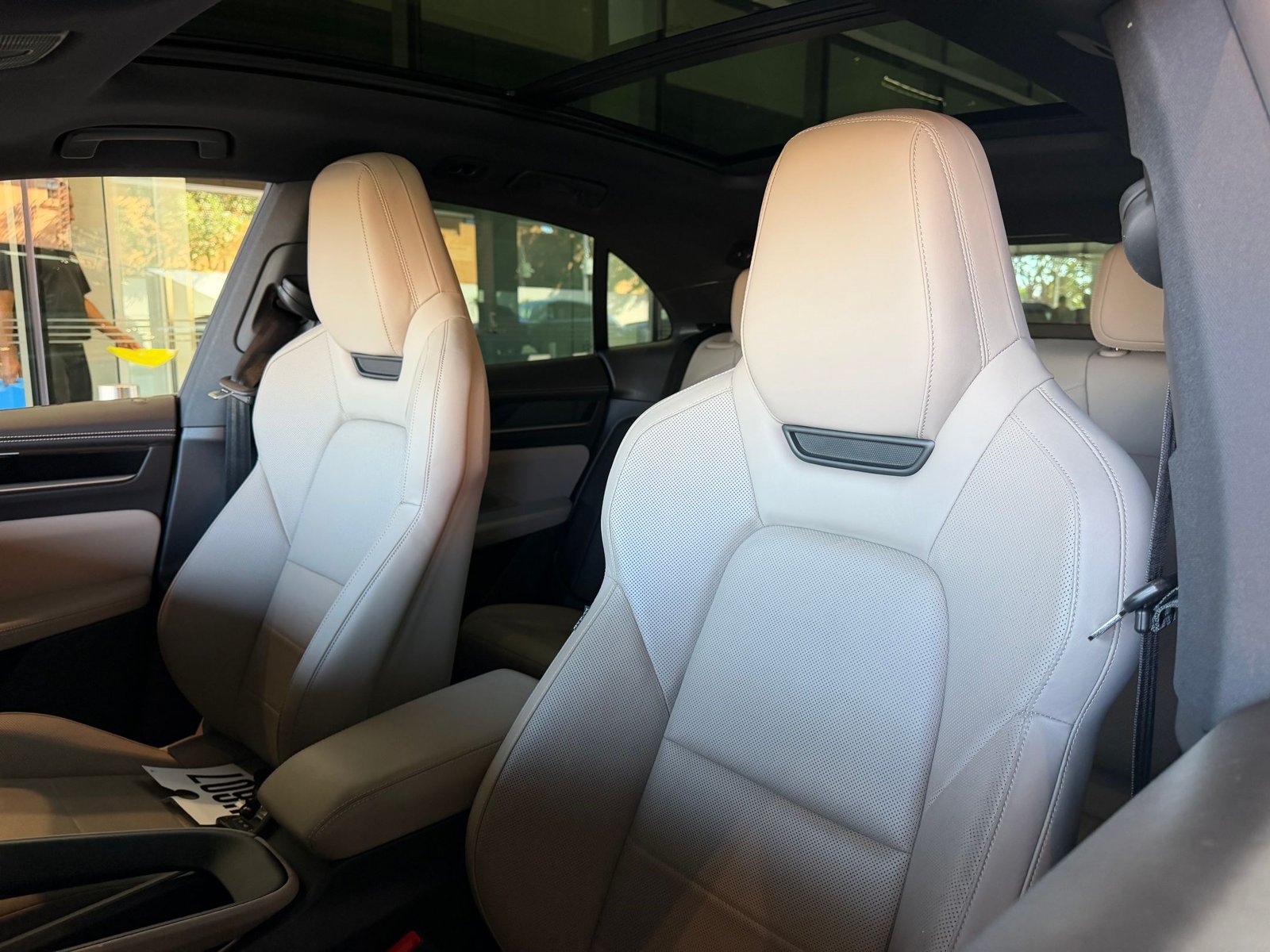 Certified 2024 Porsche Macan 4 Electric w/ Premium Package AWD/4WD image 15